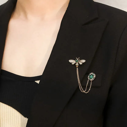 1 PCS retro little bee tassel brooch womens high-end temperament chest flower ins pins trend accessories luxury clothes accessor