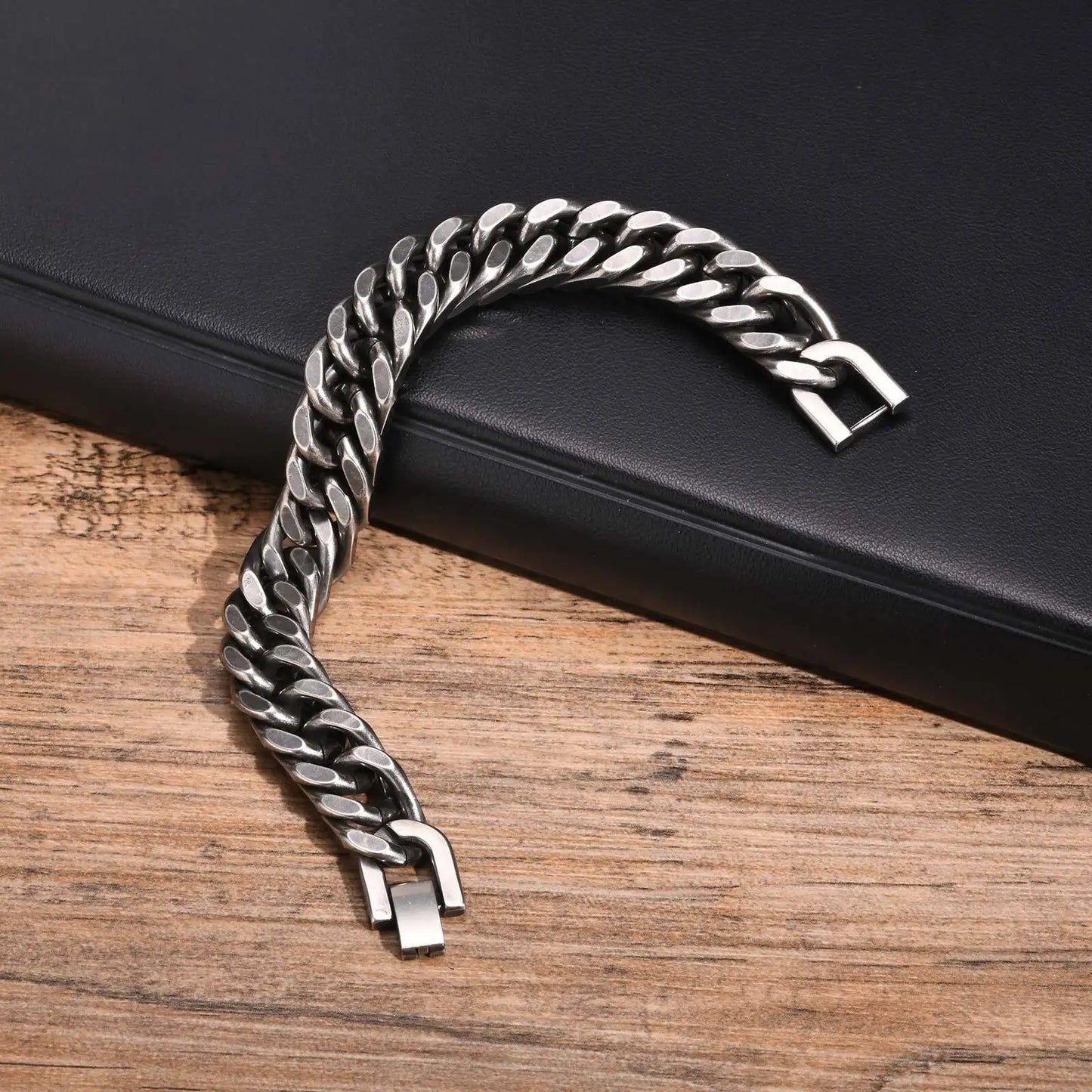 Vnox 8mm/12mm Bold Heavy Stainless Steel Cuban Bracelets for Men Boys,Oxidized Metal Wristband,Punk Rock Chain Bracelet Jewelry