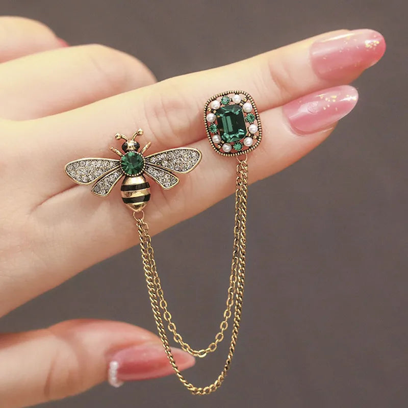 1 PCS retro little bee tassel brooch womens high-end temperament chest flower ins pins trend accessories luxury clothes accessor