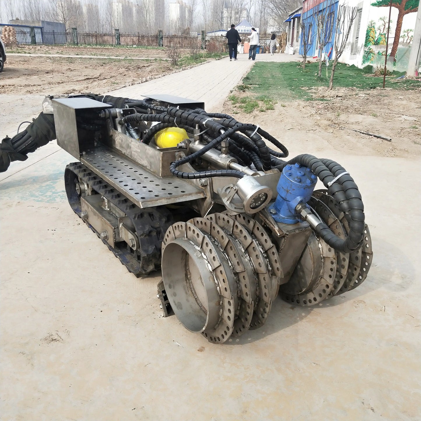 YG Customized Underwater Dredging Robot Submersible Dredging Robot with Tracked Chassis Stable and Waterproof Dredge Robot