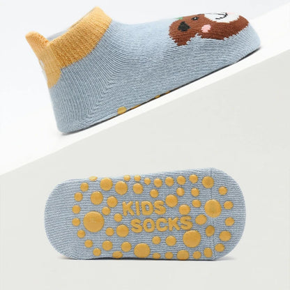 6 pairs  anti-slip children's socks, featuring cute cartoon animal patterns. These are suitable for toddlers and young walkers.