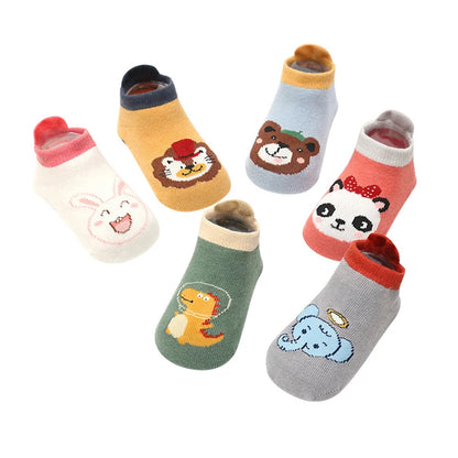 6 pairs  anti-slip children's socks, featuring cute cartoon animal patterns. These are suitable for toddlers and young walkers.
